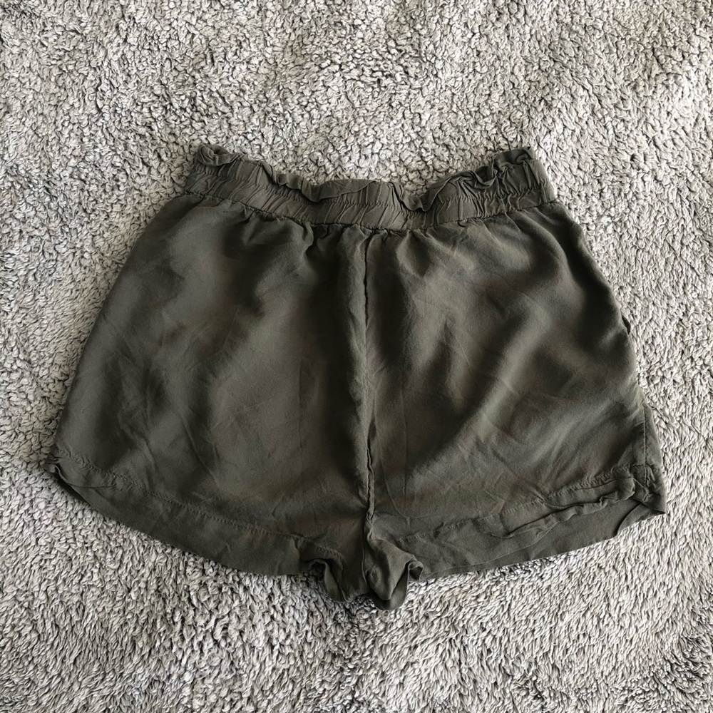 🤩Army Green Paper Bag Shorts - Picture 3 of 7